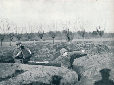 Britse soldaten oefenen met het gooien van handgranaten, ca. 1914 door Unbekannt
