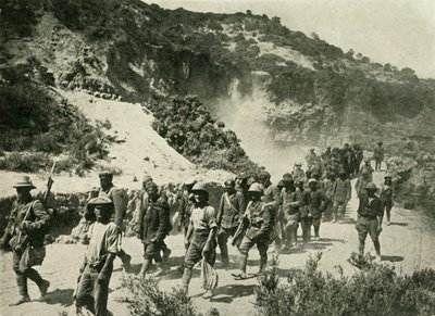Britse troepen met Turkse gevangenen, Eerste Wereldoorlog, 1915 door Unbekannt