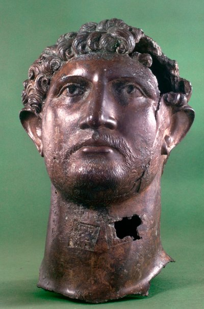 Bronzen hoofd van keizer Hadrianus, 2e eeuw na Christus door Unbekannt