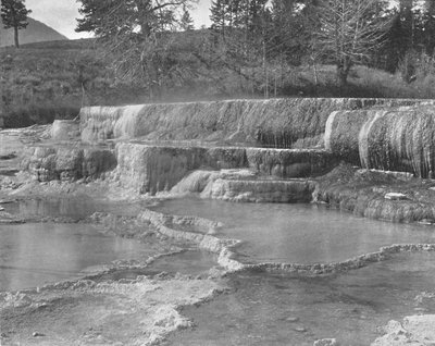 Brown Sulphur Springs, Yellowstone National Park, VS, c1900 door Unbekannt
