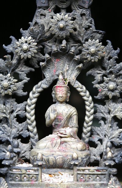 Boeddha in de Gouden tempel, Patan, Nepal door Unbekannt
