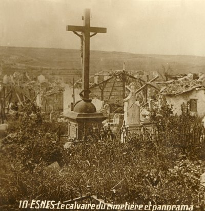 Calvarie op de begraafplaats van Esnes, Noord-Frankrijk, ca 1914-ca 1918 door Unbekannt