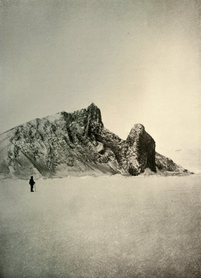 Kaap Barne. De pilaar op de voorgrond is vulkanisch, ca. 1908, 1909 door Unbekannt