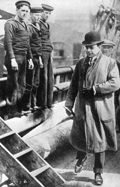 Kapitein Scott, Britse poolonderzoeker, op de Terra Nova, ca. 1900s-1910s door Unbekannt