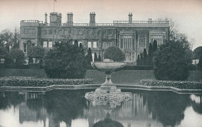 Castle Ashby, Northants: Zuidzijde, met fontein door Unbekannt