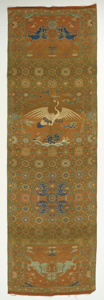 Stoelhoes met een kraanvogel, leeuwen, draken, voorspoedige symbolen en bloemen door Unbekannt