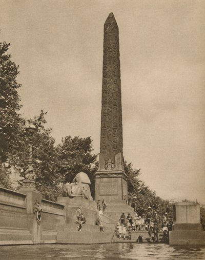 De Naald van Cleopatra, veertienhonderd jaar voor de geboorte van Cleopatra uitgehouwen, ca. 1935 door Unbekannt