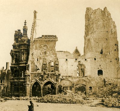 Klokkentoren en Hôtel de Ville, Arras, Noord-Frankrijk door Unbekannt
