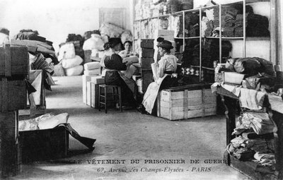 Kleding voor krijgsgevangenen, Champs-Élysées, Parijs, Eerste Wereldoorlog, 1914-1918 door Unbekannt
