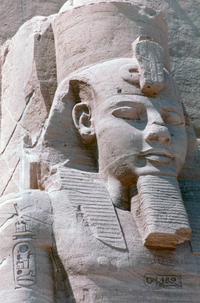 Kolossaal standbeeld van Ramses II, Tempel van Abu Simbel, Egypte door Unbekannt