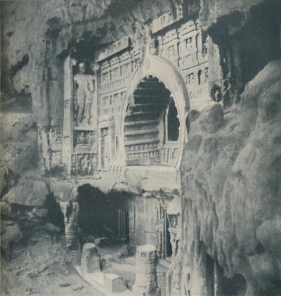 Kolommen en Architraaf Uitgehouwen uit de Rots met Wonderbaarlijke Vaardigheid, ca. 1935 door Unbekannt