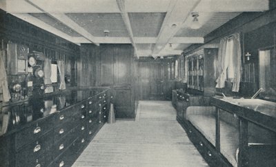 Controlecentrum van de Empress of Britain, kaartkamer en stuurhuis door Unbekannt