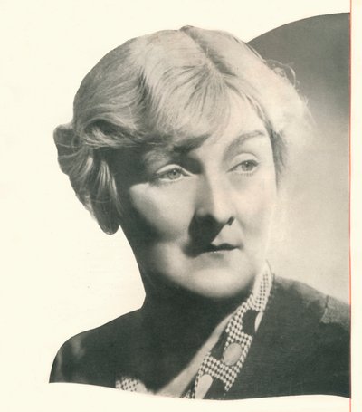 Gordijnoproep voor Sybil Thorndike Een Cocktail Waarin Booths Een Hoofdrol Speelt Ontvangt Een Enthousiaste Ontvangst door Unbekannt