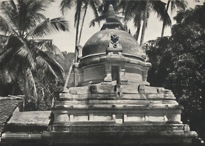 Dagoba in de Tempel van de Heilige Tand in Kandy, 1926 door Unbekannt