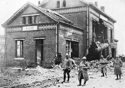 Beschadigd treinstation in Roye, Frankrijk, Eerste Wereldoorlog, 1918, c1920 door Unbekannt