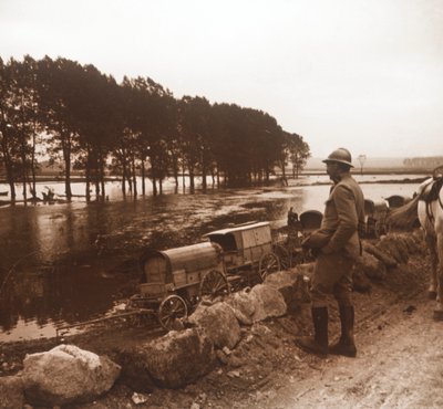 Beschadigde voertuigen, Meuse, Noord-Frankrijk, c1914-c1918 door Unbekannt