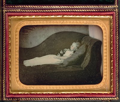 Dood Kind Op een Sofa, ca. 1855 door Unbekannt