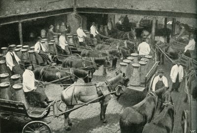 Bezorgwagens vertrekken vanuit Messrs, Freeth en Pococks Centraal Depot in Vauxhall, 1902 door Unbekannt