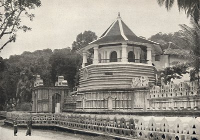 De tempel van de Heilige Tand van Boeddha in Kandy, 1926 door Unbekannt