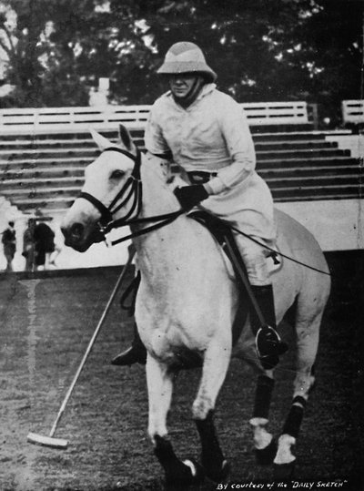 Ondanks zware verantwoordelijkheden kon het favoriete spel polo niet worden verwaarloosd, ca. 1930s, 1945 door Unbekannt
