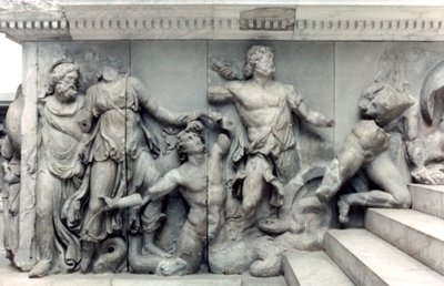 Detail van de Grote Fries van het Pergamon Altaar, 180-159 v.Chr. door Unbekannt