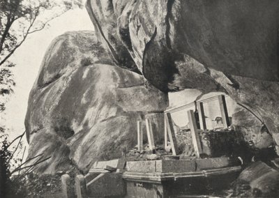 Die Rajagirilena genannte Stelle in den Felsen von Mihintale, wo Konig Devanampiya Tissa Zellen fur door Unbekannt