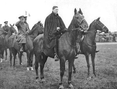 Eamon De Valera bij een mars van troepen van de Ierse Vrijstaat, Dublin, ca. 1934-1935 door Unbekannt