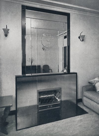 Elektrische open haard en schouw door James Clark & Son Ltd., 1940 door Unbekannt