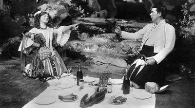 Ellaline Terriss en Seymour Hicks in The Gay Gordons, c1907 door Unbekannt