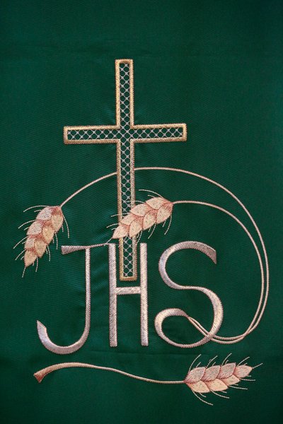 Borduurwerk in Maria SS, Assunta kerk: Jezus Christus christogram of monogram, Galatone, Italië door Unbekannt