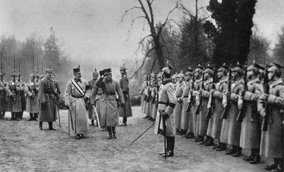 Keizer Karl I van Oostenrijk bezoekt Kaiser Wilhelm II op het hoofdkwartier van het leger, Eerste Wereldoorlog, 1917 door Unbekannt