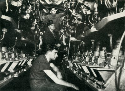 Machinekamer van een Britse onderzeeër, Tweede Wereldoorlog door Unbekannt