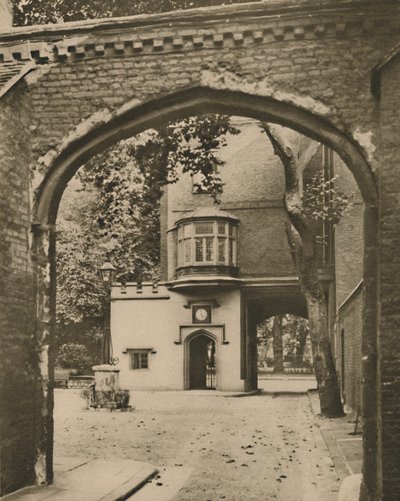 Ingangshof en Poort van de Charterhouse, ca. 1935 door Unbekannt