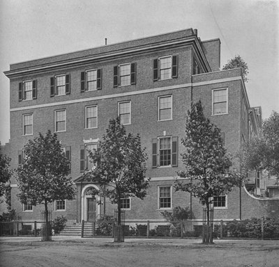 Ingangsfront aan East 57th Street, huis van mevrouw WK Vanderbilt, New York City, 1924 door Unbekannt