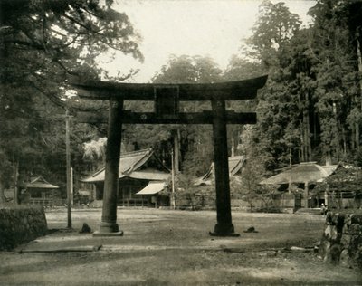 Ingang van een Shinto-tempel, in het Nikko-district van Japan, 1936 door Unbekannt