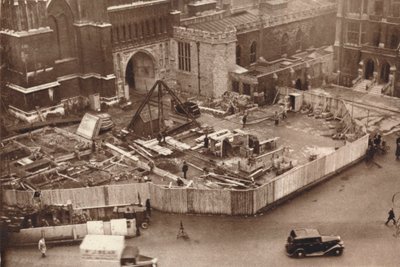 Het opzetten van de bijlage bij Westminster Abbey voorafgaand aan de kroning van Koning George VI, 1937 door Unbekannt