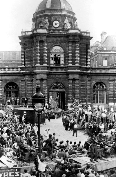 Evacuatie van Duitse gewonden na de overgave van de Senaat, bevrijding van Parijs, augustus 1944 door Unbekannt