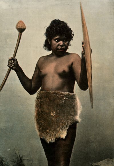 Femme Australienne Chargee Des Armes De Son Mari, Australische vrouw met wapens van haar man, 1900 door Unbekannt