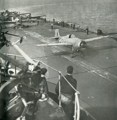 Gevechtsvliegtuigen aan boord van een vliegdekschip, Tweede Wereldoorlog, ca. 1943 door Unbekannt