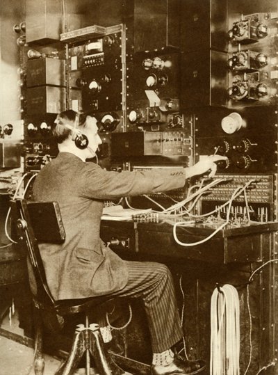 Eerste trans-Atlantische telefoongesprek, van Londen naar New York, 7 maart 1926, 1935 door Unbekannt