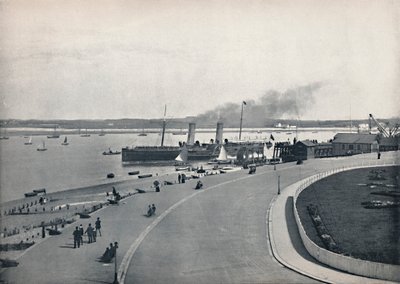 Fleetwood - De Promenade: Vertrek van de Isle of Man-stoomboot, 1895 door Unbekannt