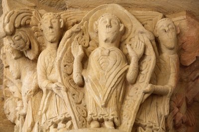 Fleury abdij basiliek - portiek kapiteel met afbeelding van Sint Martin, Saint Benoit sur Loire, Frankrijk door Unbekannt