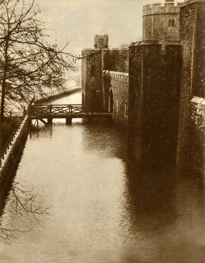 Overstromingswater in de gracht bij de Tower of London door Unbekannt