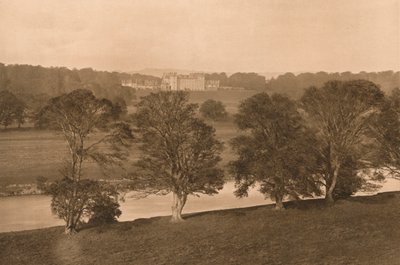 Floors Castle, vanaf de zuidelijke oever van de Tweed, 1902 door Unbekannt
