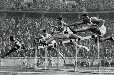 Forrest Towns, Amerikaanse Olympisch kampioen op de 110 meter horden, 1936 door Unbekannt