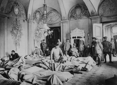 Franse en Duitse gewonden in een kasteel in Frankrijk, Eerste Wereldoorlog, 1915 door Unbekannt