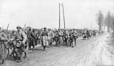 Frans infanterieregiment keert terug van het front, 30 maart 1918 door Unbekannt
