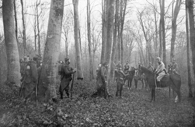Franse patrouilles in het bos van Argonne, Frankrijk door Unbekannt