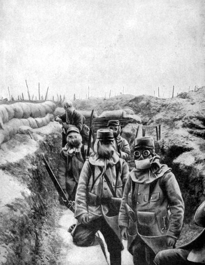 Franse soldaten in geïmproviseerde gasmaskers, 1915 door Unbekannt