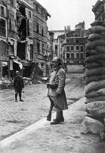 Garnizoen van Franse soldaten en brandweerlieden, Verdun, Frankrijk, Eerste Wereldoorlog, 1916, ca. 1920 door Unbekannt